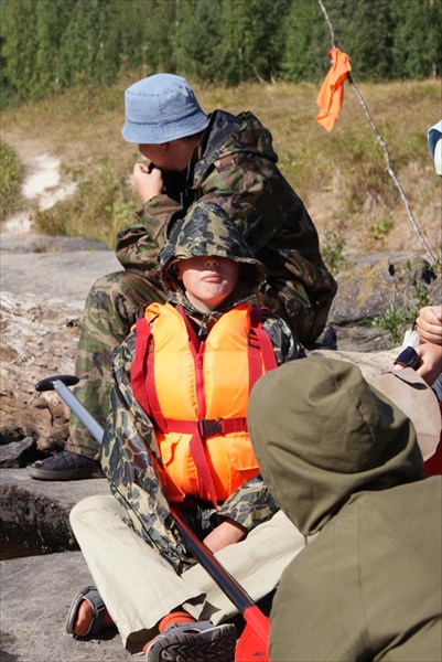 порог Тютерин, На берегу, еще сухие